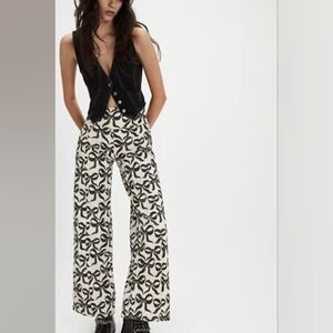 Free People Spotlight Printed Wide Leg Jeans Waist 13", Inseam 30", Wide Leg 12"